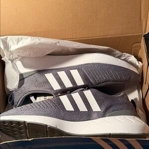adidas Men's Sneakers Swift Run 22 size 11 brand new in box BNWT unisex shoes